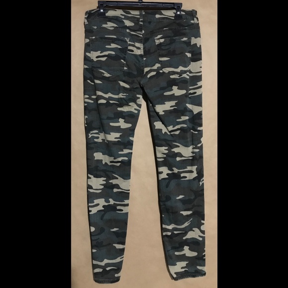 Forever 21 Women’s Green Camo Jegging Pants, U.S Size 31, E.U Size 46 - Picture 2 of 6